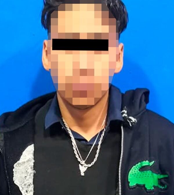 En Lomas de Satélite  Guardia Municipal detiene a dos sujetos por portación de arma de fuego