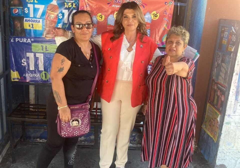 Regidora Ángeles Hermosillo visita obras del Interapas en la colonia Simón Díaz