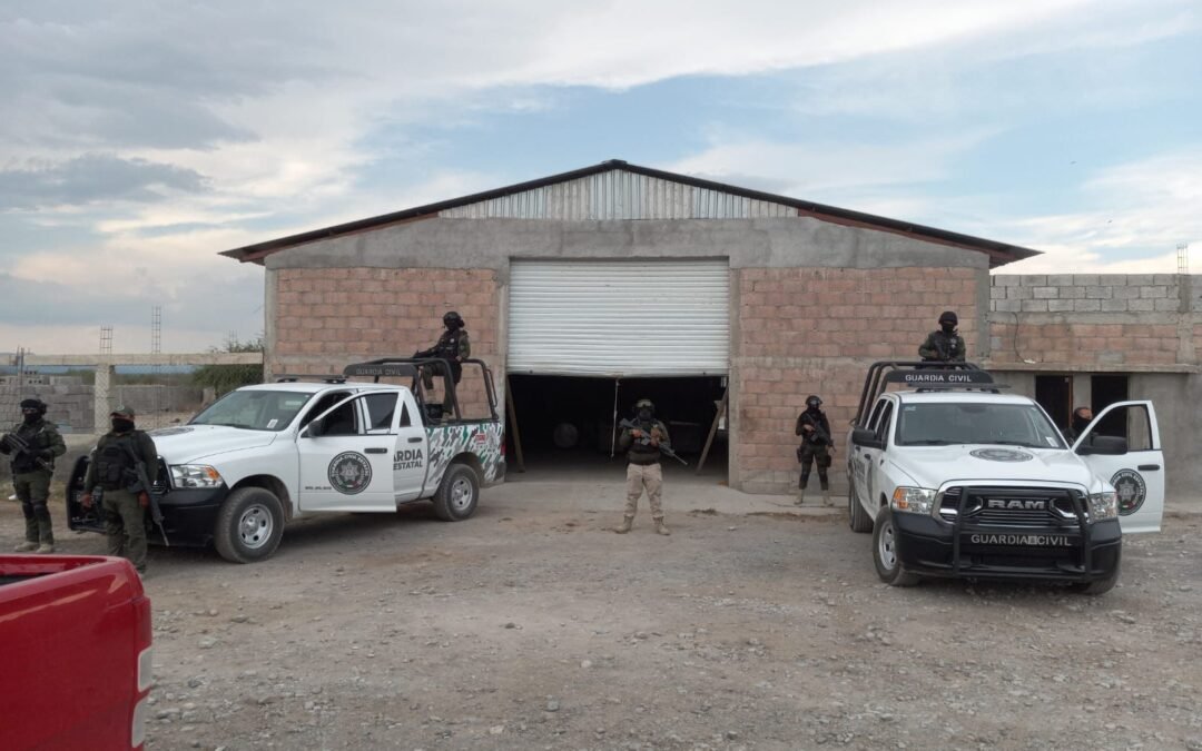 Autoridades estatales aseguran inmueble donde se desvalijaban vehículos robados