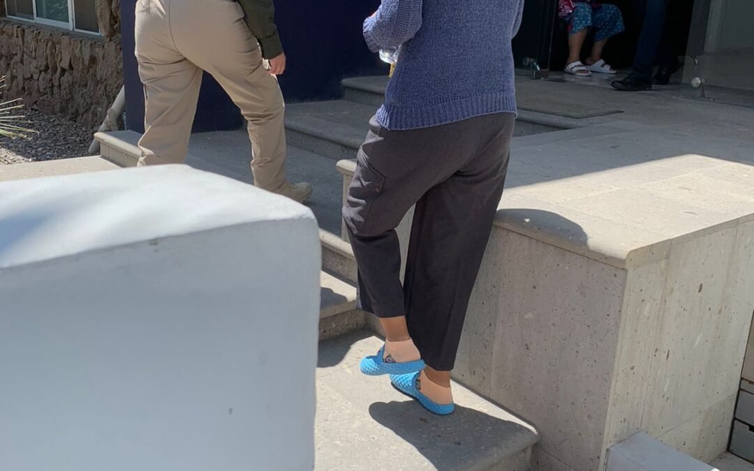 OFICIALES DE LA GUARDIA CIVIL ESTATAL BRINDAN APOYO A JOVEN QUE CONTABA CON REPORTE DE ALERTA AMBER EN QUERÉTARO 