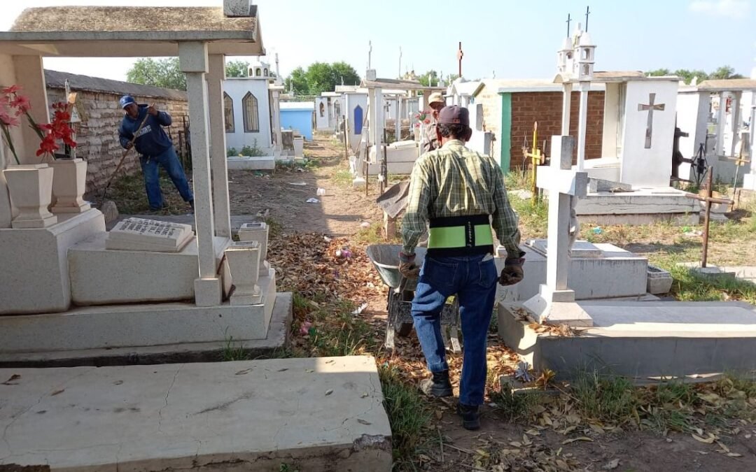Ante proximidad del Día del Padre, se intensifica mantenimiento en el cementerio de Bocas