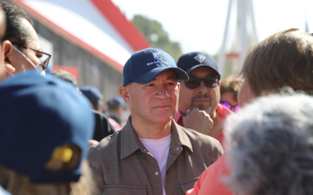 Domingo de Pilas, atendiendo propuestas de la Industrial Aviación