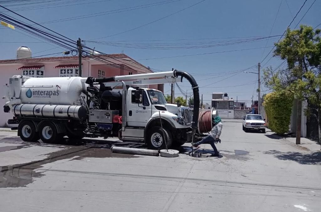 Se realiza limpieza de alcantarillaso en Soledad de Graciano Sánchez