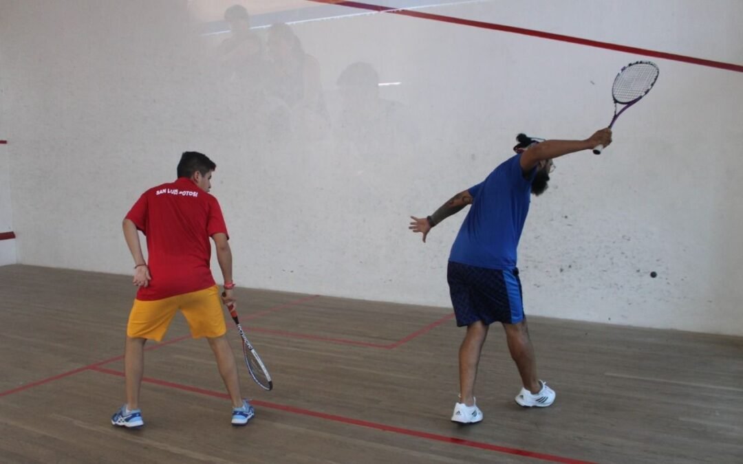 Ganadores de Maratón Acuático y Torneo de Squash, en el foro de salud y deporte 2022