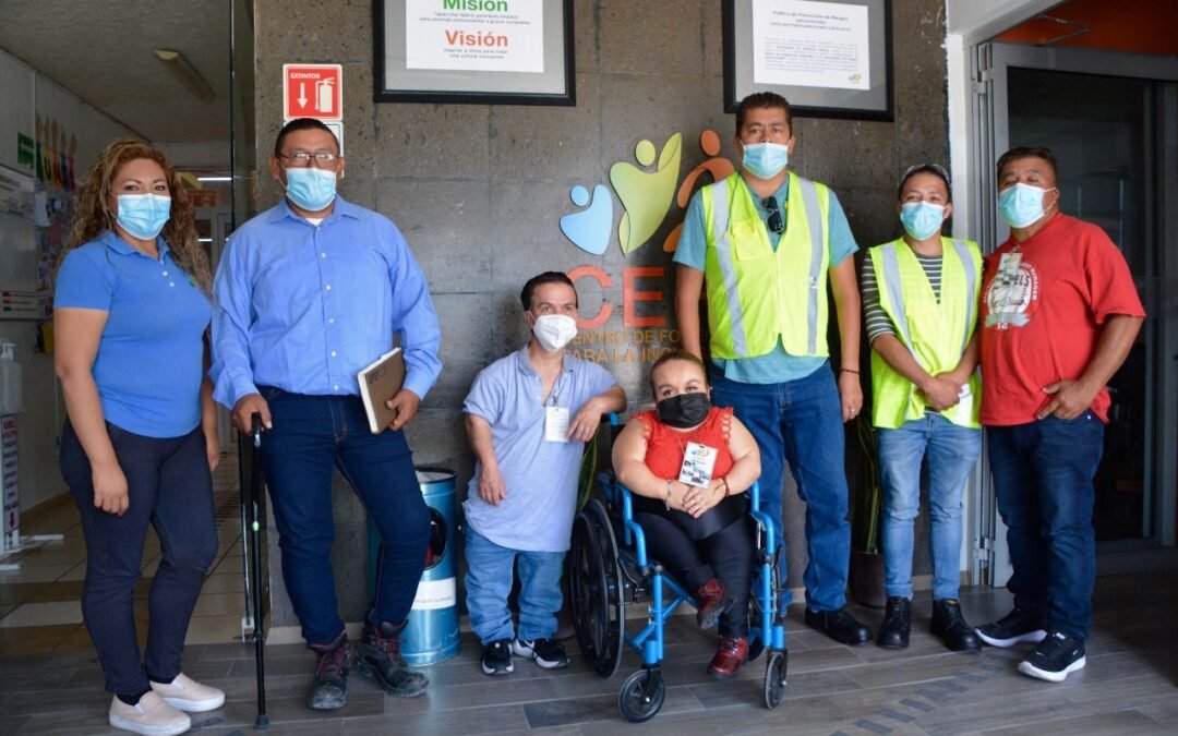 Personas con discapacidad se insertan en el campo laboral, resultado del convenio entre DIF Municipal y CEFI