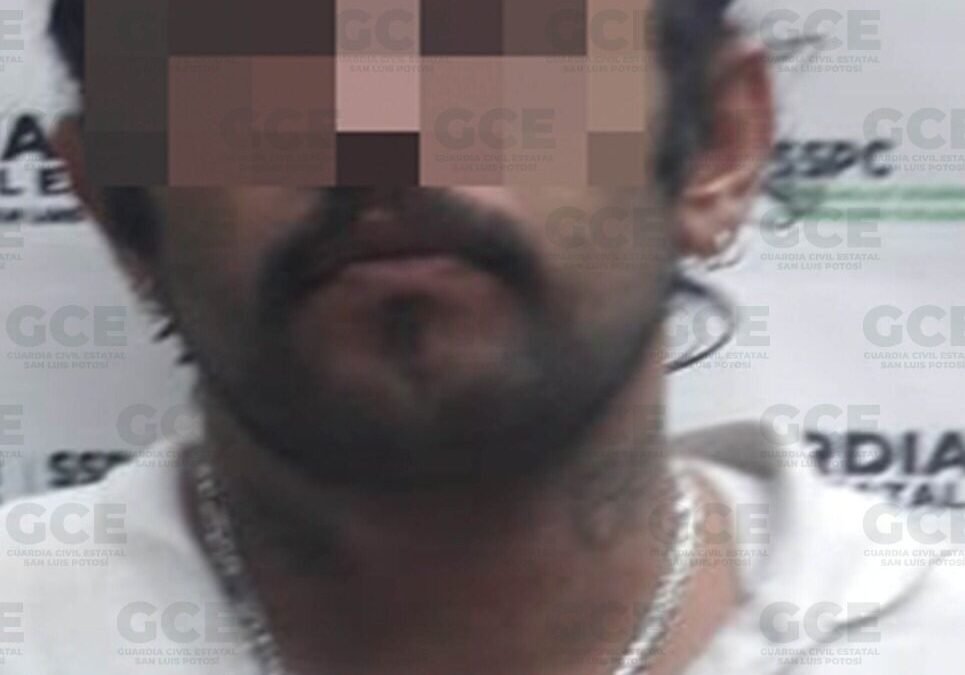 POLICÍAS DE LA GUARDIA CIVIL ESTATAL DETIENEN A PRESUNTO CON MÁS DE DOS KILOS DE MARIHUANA, UN FUSIL Y UN ARMA DE FUEGO CORTA