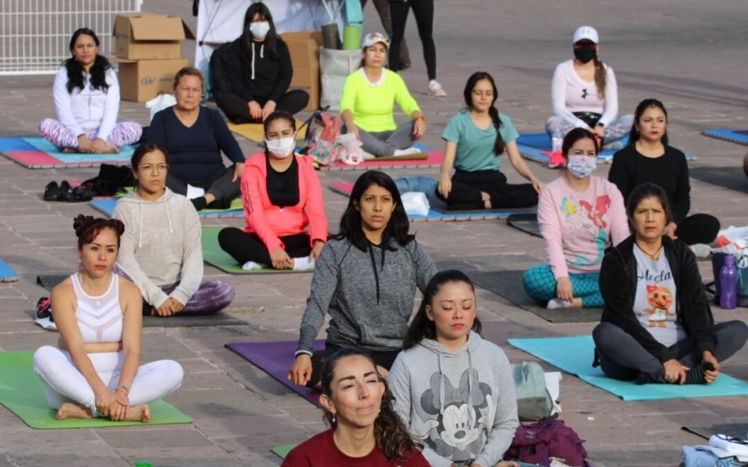 Extraordinaria respuesta se tuvo en la súper clase, organizada en el marco del Día Internacional del Yoga.