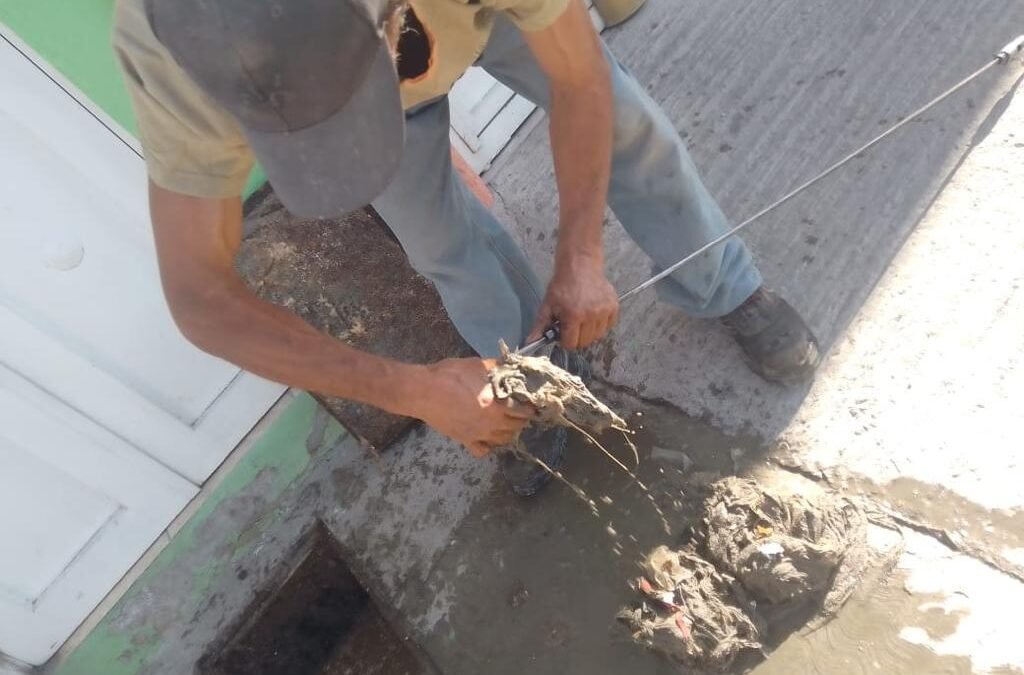 MANTIENE INTERAPAS LIMPIEZA PREVENTIVA DE DRENAJES EN SOLEDAD DE GRACIANO SÁNCHEZ