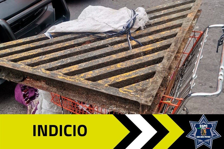 Por robo de una reja de alcantarilla, Policía Vial detiene a un sujeto