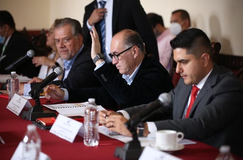 Alcalde Enrique Galindo cumple compromiso de incrementar salarios a los policías municipales de SLP