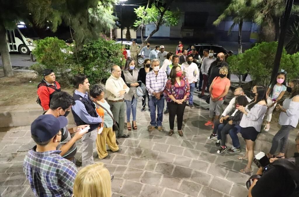 El Barrio de Santiago recupera su esplendor, con el nuevo alumbrado público que entregó el alcalde Enrique Galindo