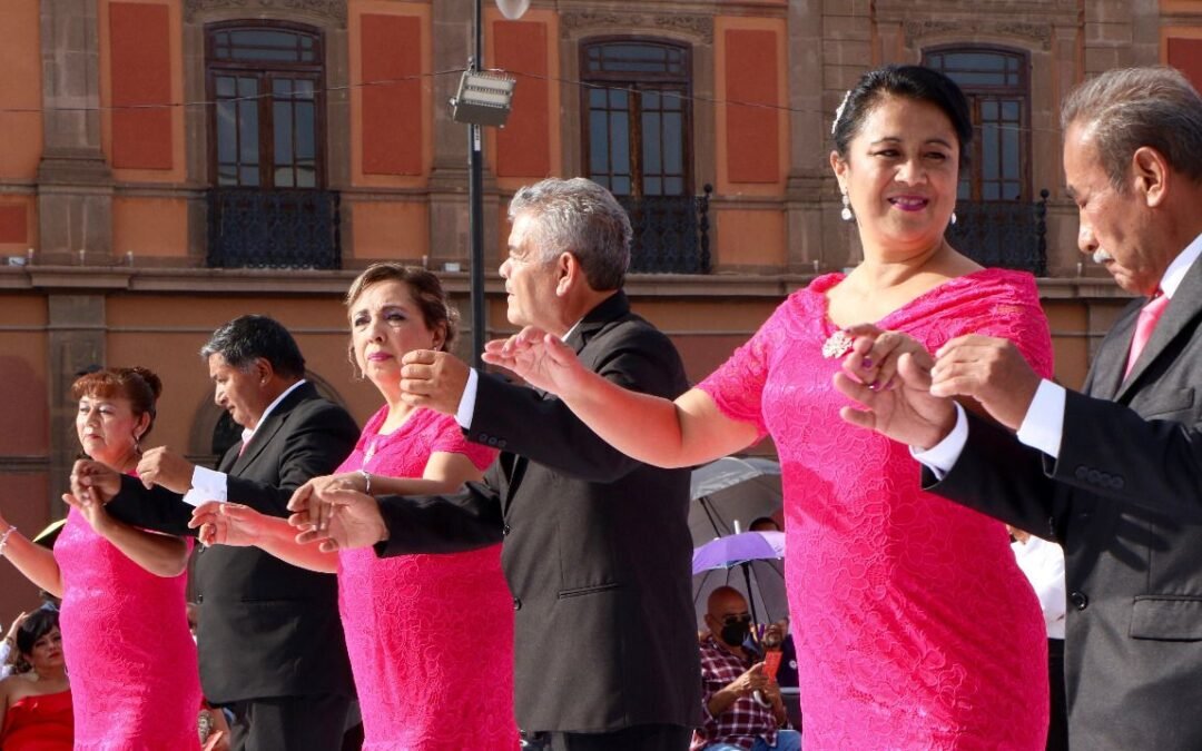 Con las dos danzoneras invitadas, 42 colectivos de baile del país realizan demostración de danzón