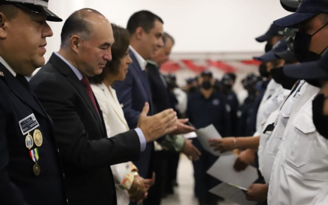 Alcalde Enrique Galindo entregó estímulos económicos a la eficiencia policial y el combate al crimen