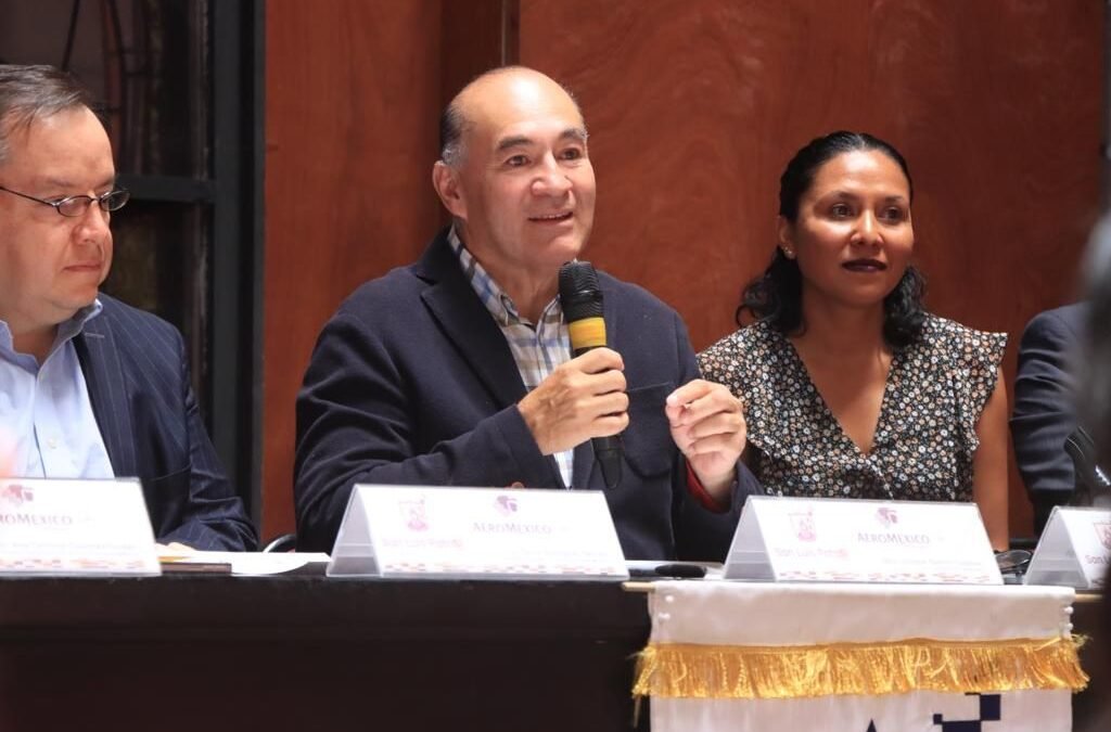 Alcalde Enrique Galindo firma convenio con Aeroméxico para impulsar el turismo en la ciudad