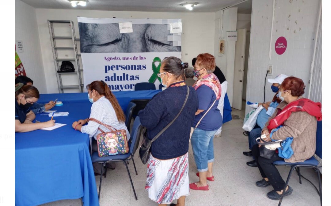 Integrantes de Clubes de Adultos Mayores recibieron atención médica general en CAF «Reforma»