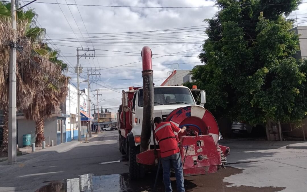 HASTA TRES TONELADAS DE BASURA, RETIRA INTERAPAS EN DRENAJE DE SGS
