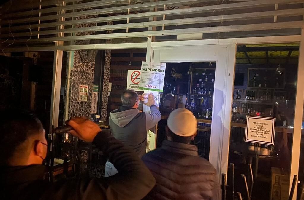 Clausuran establecimientos en Plaza Chapultepec