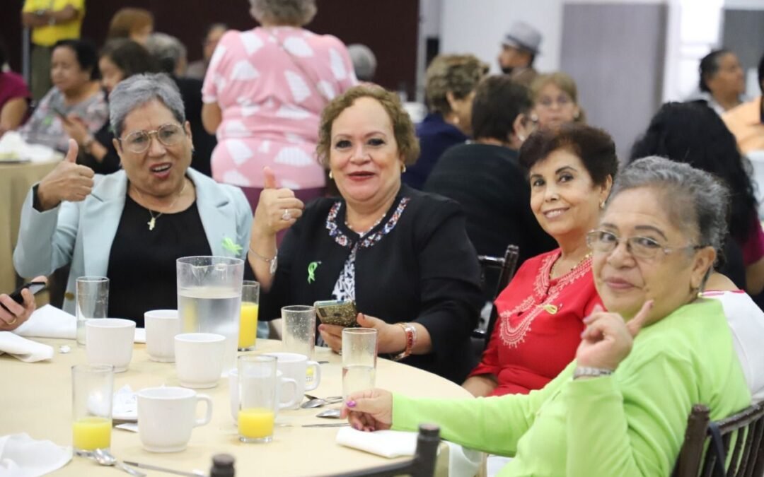 Emotivo festejo para los Adultos Mayores potosinos por parte del DIF Municipal de la Capital