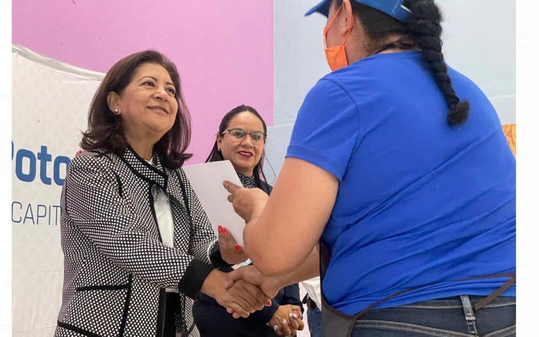 Cocineras de los Centros Educativos y Centros de Atención Familiar del DIF Municipal, reciben certificación nacional