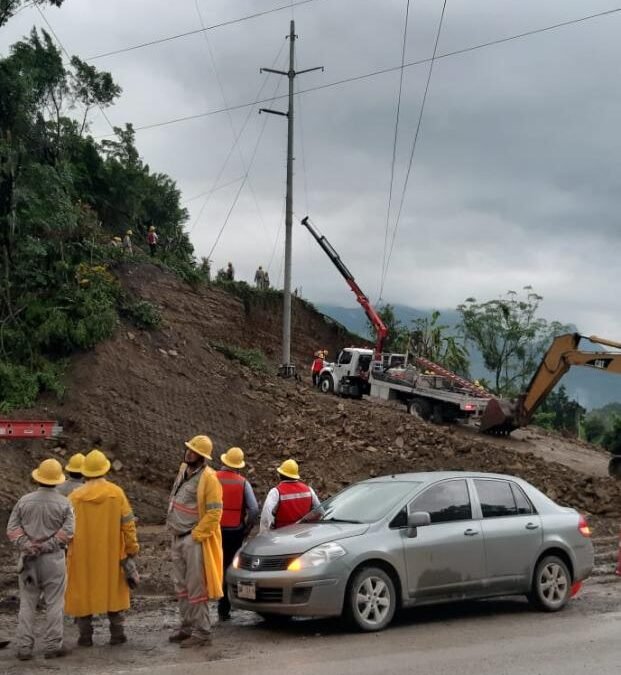 ATIENDE COORDINACIÓN ESTATAL DE PROTECCIÓN CIVIL, CAÍDA DE TORRE DE LUZ EN HUEHUETLÁN