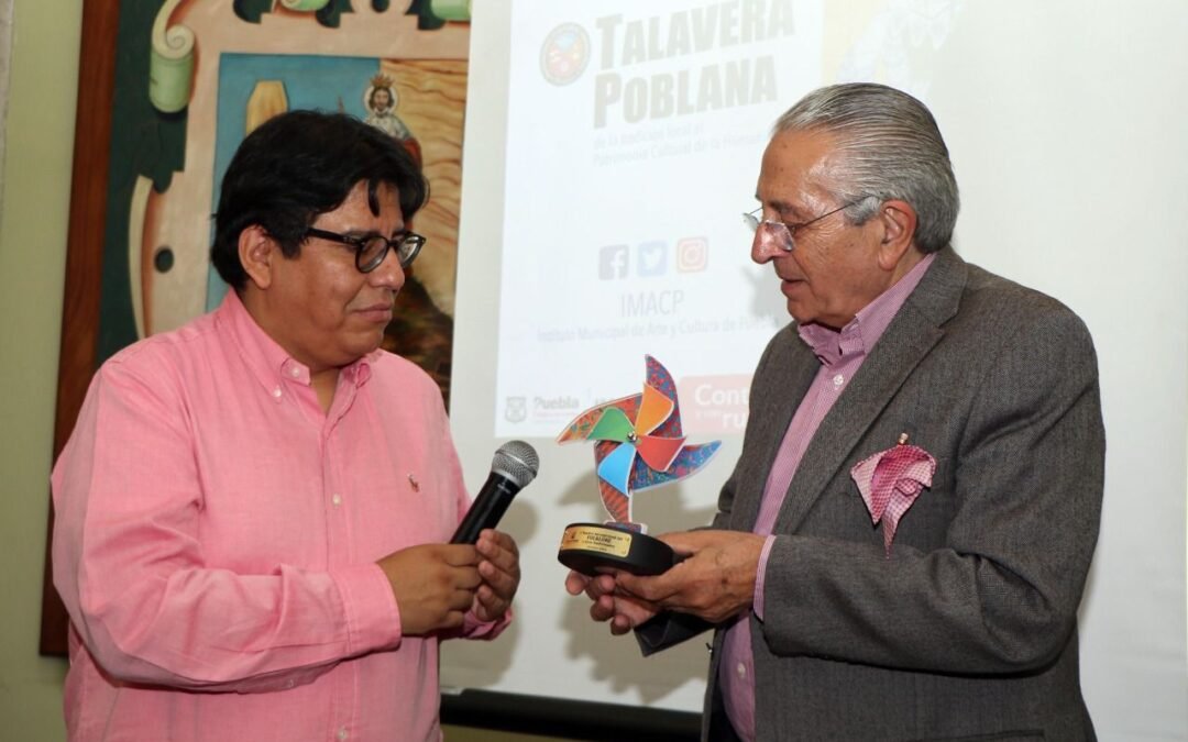 Inauguración de la muestra artesanal y conferencia sobre talavera poblana en la Muestra Internacional del Folklore