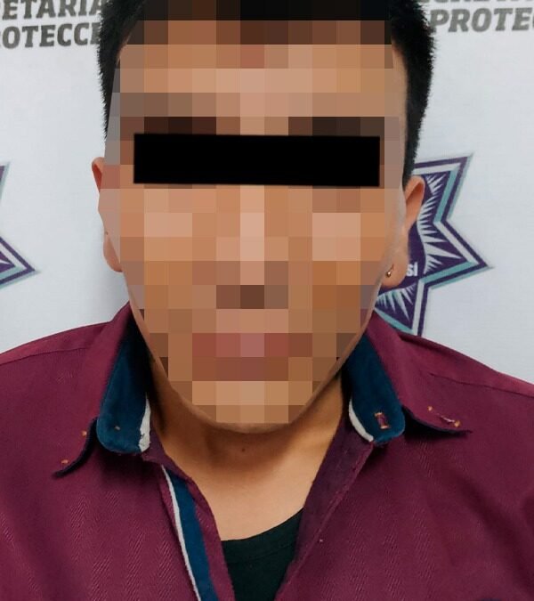 Guardia Municipal detiene a 2 hombres por presunto robo con violencia a tienda de conveniencia