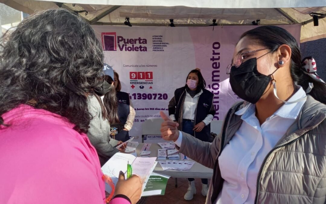 Puerta Violeta, del Sistema DIF Municipal, se acerca a la gente