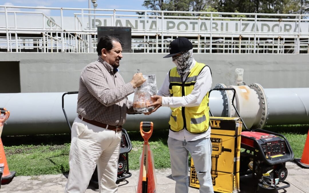 INTERAPAS EQUIPA A PERSONAL OPERATIVO PARA MEJORAR ATENCIÓN DE FUGAS DE AGUA