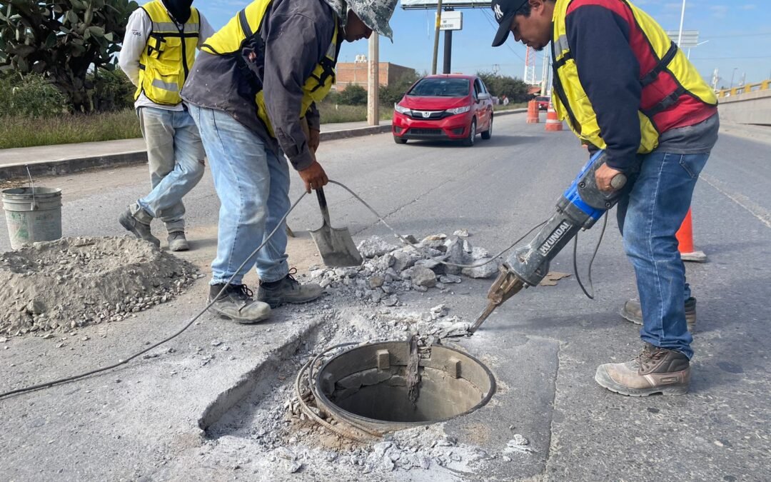 REPONE INTERAPAS TAPAS DE POZOS DE VISITA EN PERIFÉRICO NORTE