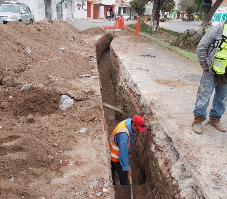 INICIA INTERAPAS REPOSICIÓN DE DRENAJE EN COLONIA “LA LOMITA” DE SGS