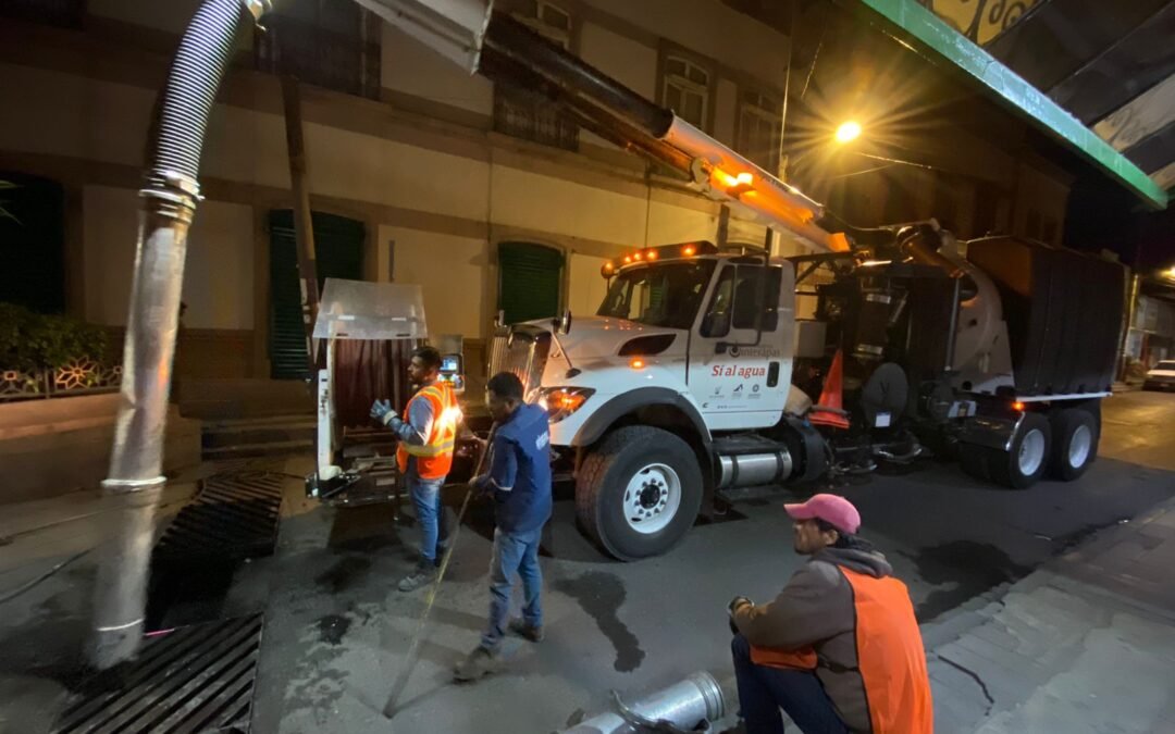 INTERAPAS REALIZA LIMPIEZA NOCTURNA EN EL CENTRO HISTÓRICO