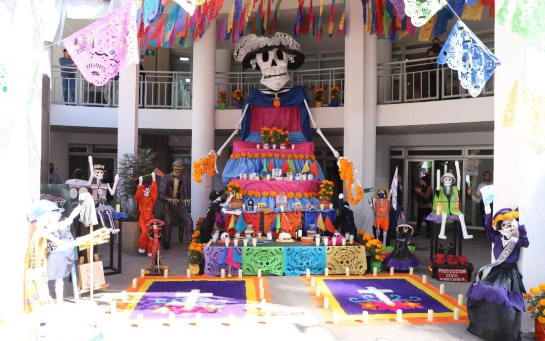 Gobierno de la Capital inaugura tradicional altar de muertos en la Unidad Administrativa Municipal