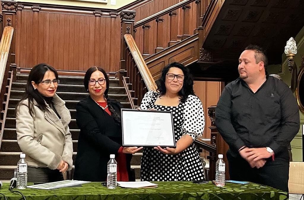 Elma Aurea Correa Neri recibe el premio Bellas Artes de Cuento SLP Amparo Dávila