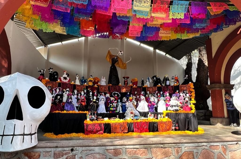 Coordinación DIF de Villa de Pozos, presenta ofrenda monumental de «Día de Muertos»