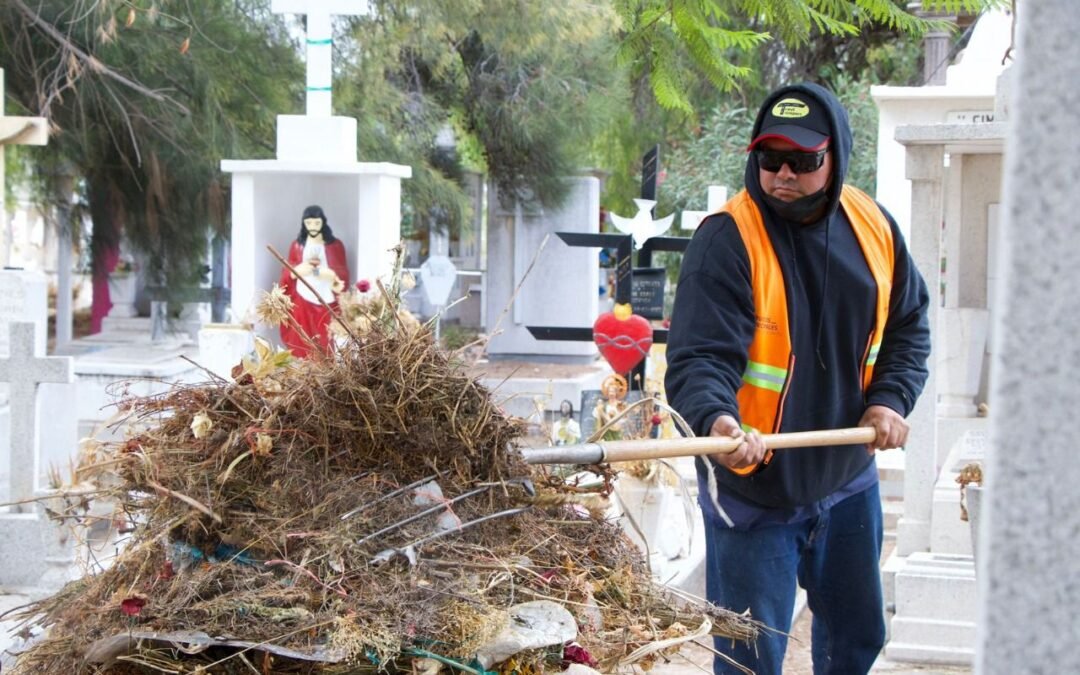 Con cementerios municipales limpios y seguros, Gobierno de la Capital se reporta listo para la llegada de miles de visitantes