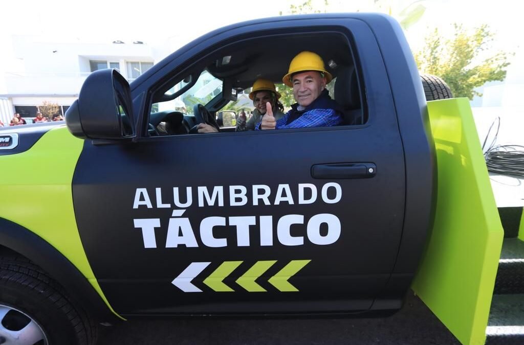 El alcalde Enrique Galindo entrega equipo y material que intensificará el Alumbrado Táctico de la ciudad