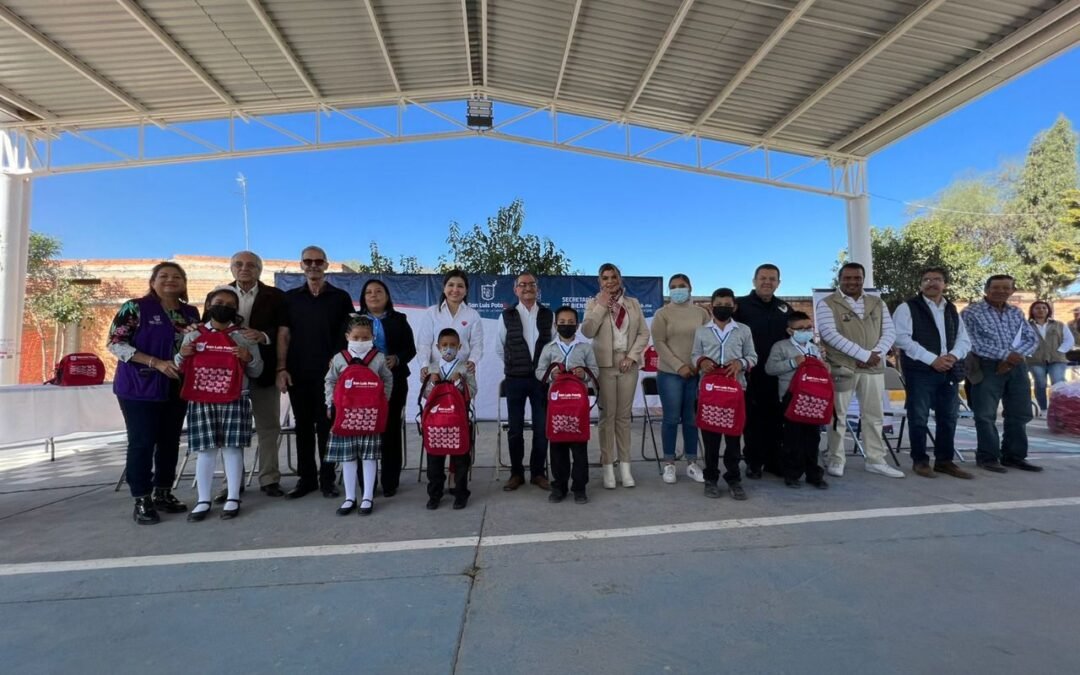 Gobierno de la Capital entrega útiles escolares a alumnos de escuelas municipales