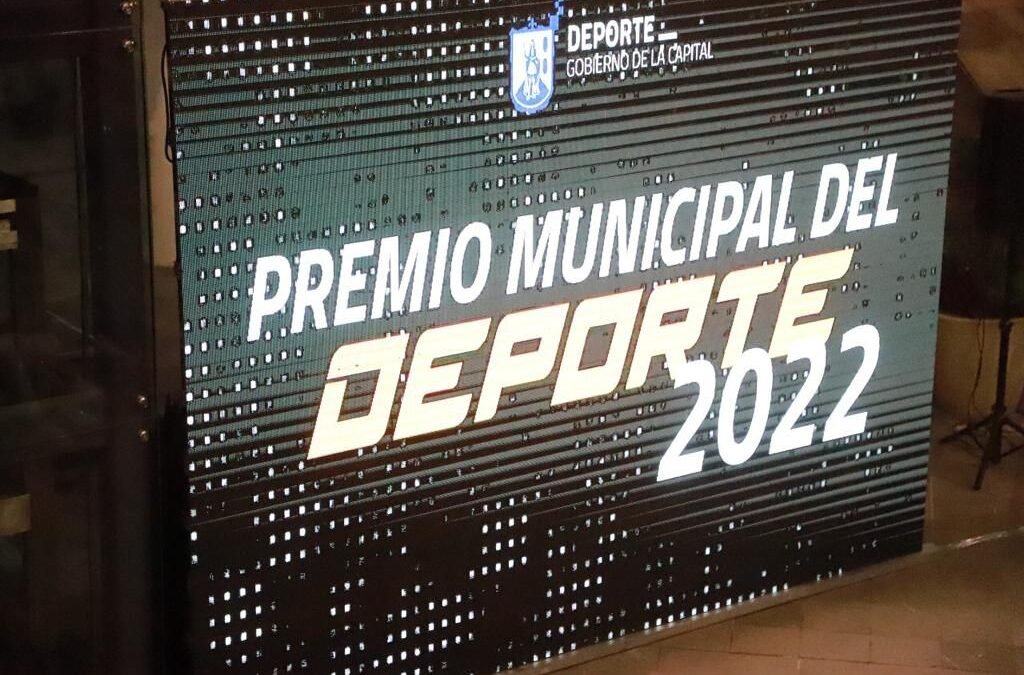 El presidente municipal Enrique Galindo Ceballos entregó el Premio Municipal del Deporte 2022