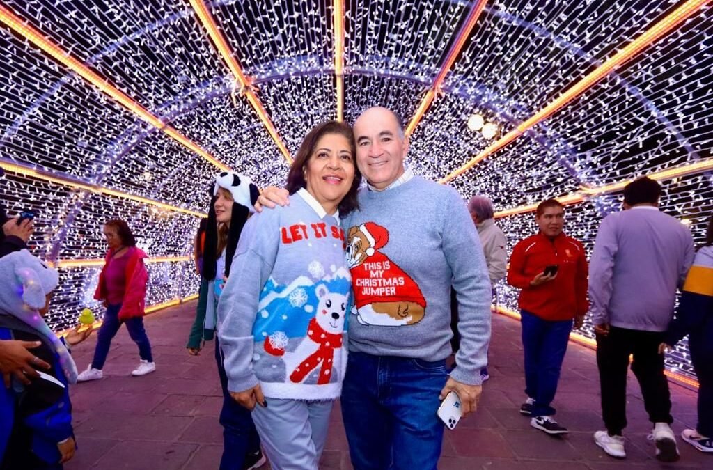 Con encendido en árbol navideño y de Palacio Municipal, La Capital del Sí alegra a las familias potosinas