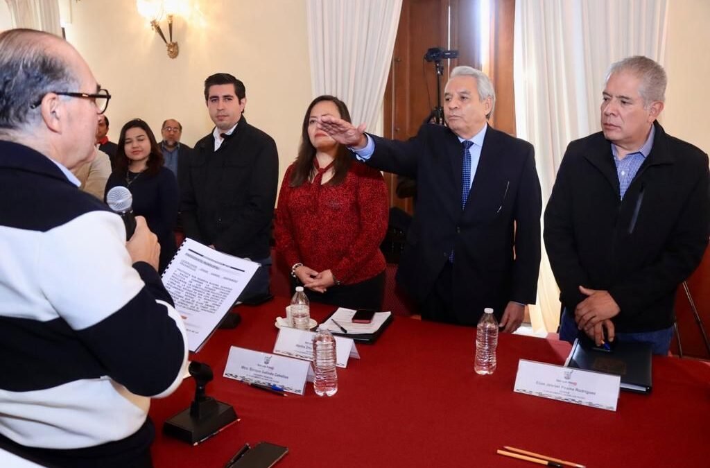 Cabildo municipal otorga voto de confianza a nuevo secretario Jorge Daniel Hernández Delgadillo