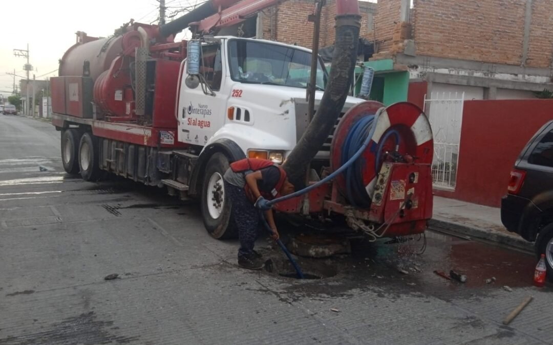 EN TAREAS DE DESAZOLVE, EXTRAEN MÁS DE MEDIA TONELADA DE BASURA EN SGS