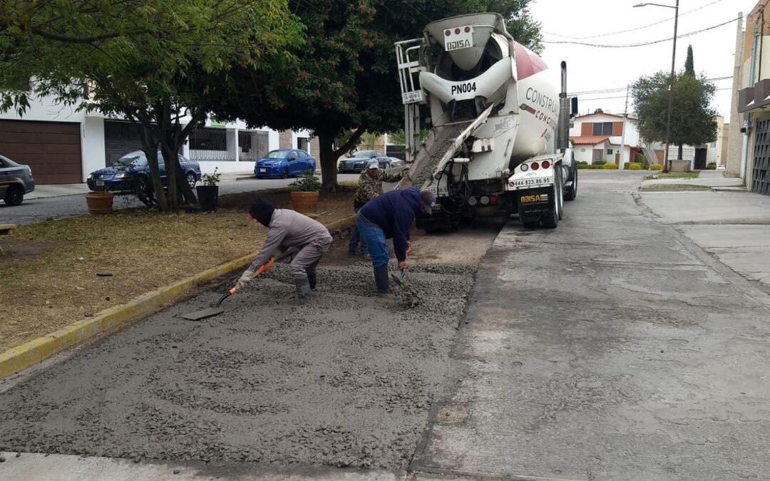 Avanza en la rehabilitación de las Vialidades Potosinas, con trabajos de bacheo