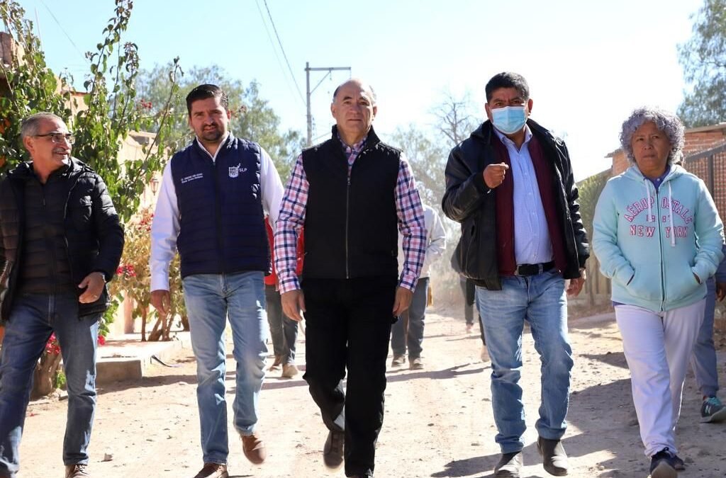 Alcalde Galindo impulsa el desarrollo de las comunidades, con drenaje, pavimentaciones y escrituración