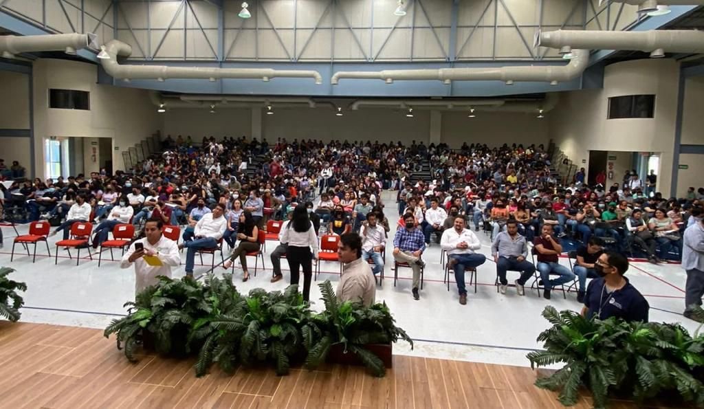 Entregan tarjetas de transporte gratuito en Tamazunchale y Ciudad Valles