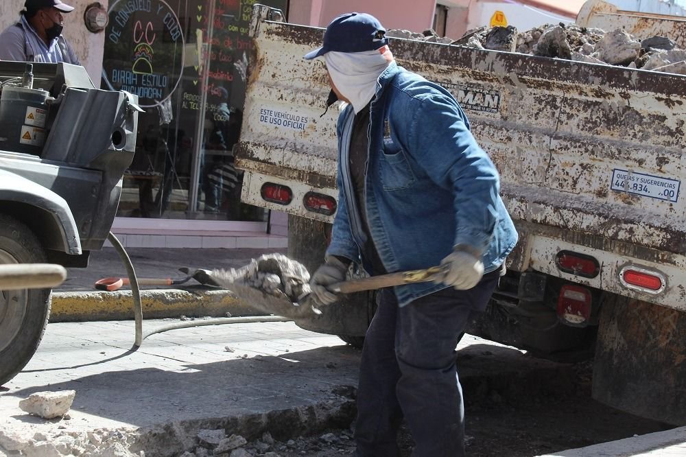 Gobierno de la Capital avanza en las Vialidades Potosinas, con el programa de bacheo emergente