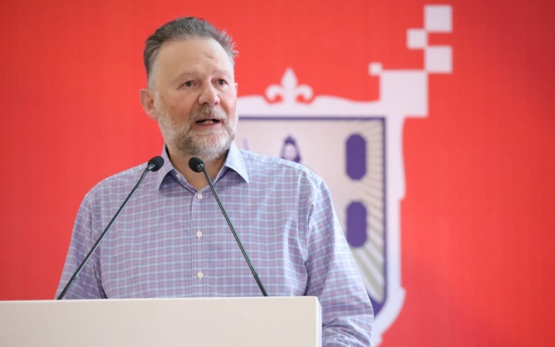 Municipios que inviertan en la industria ganarán en crecimiento económico: Leo Zuckermann en la Feria de Proveeduría