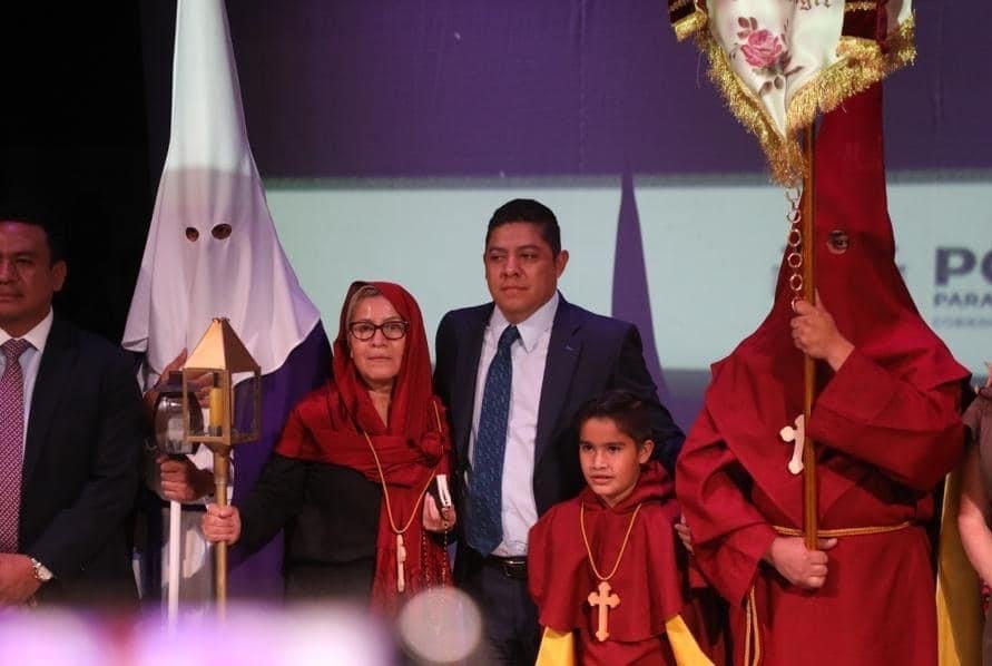 CON GALLARDO, PROCESIÓN PASARÁ A SER DESFILE ESCOLAR