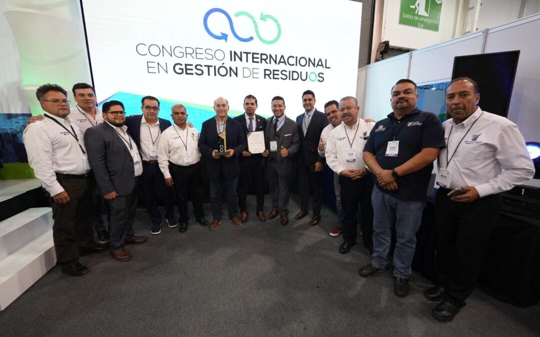Por perfeccionar el esquema de limpieza en el Centro Histórico de SLP, Alcalde Enrique Galindo recibió Premio Nacional