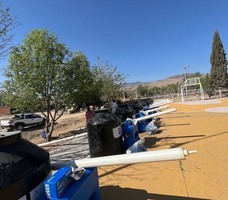 El Gobierno de la Capital beneficia a habitantes de la comunidad de Arroyos, en La Pila, con el Programa Con Mi Cisterna Sí