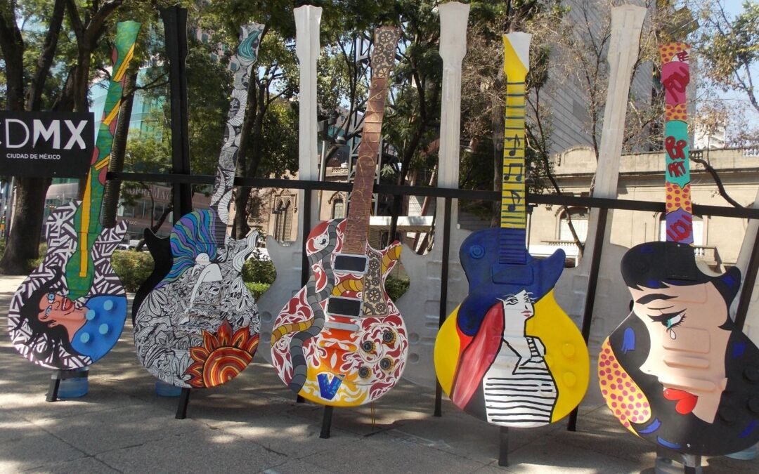 La exposición escultórica monumental “Locos por el Arte” se exhibe en la Calzada de Guadalupe dentro del Festival internacional San Luis en Primavera